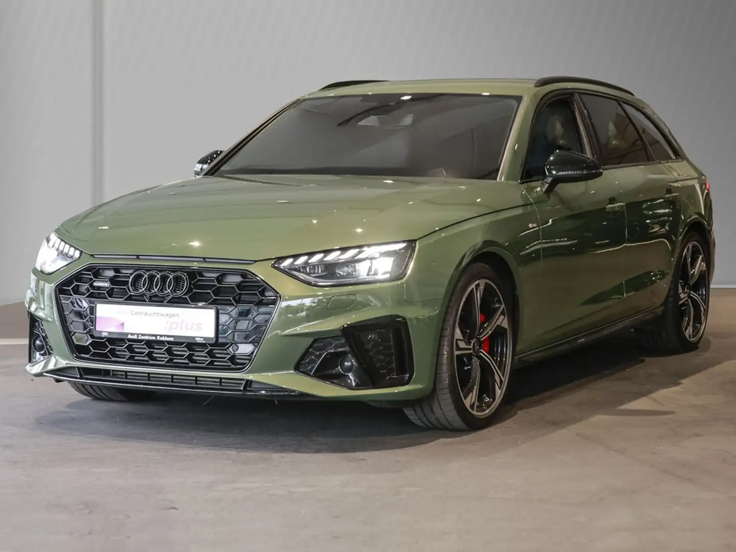 Audi A4 Avant 40 TFSI quattro S line competition + Grün - 2