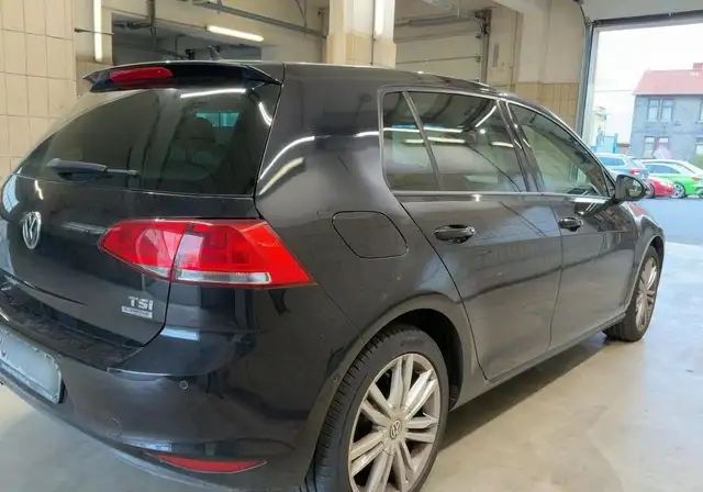 Volkswagen Golf view 3