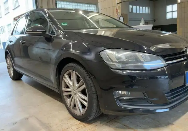 Volkswagen Golf view 2