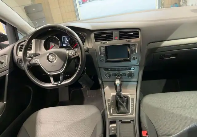 Volkswagen Golf view 6