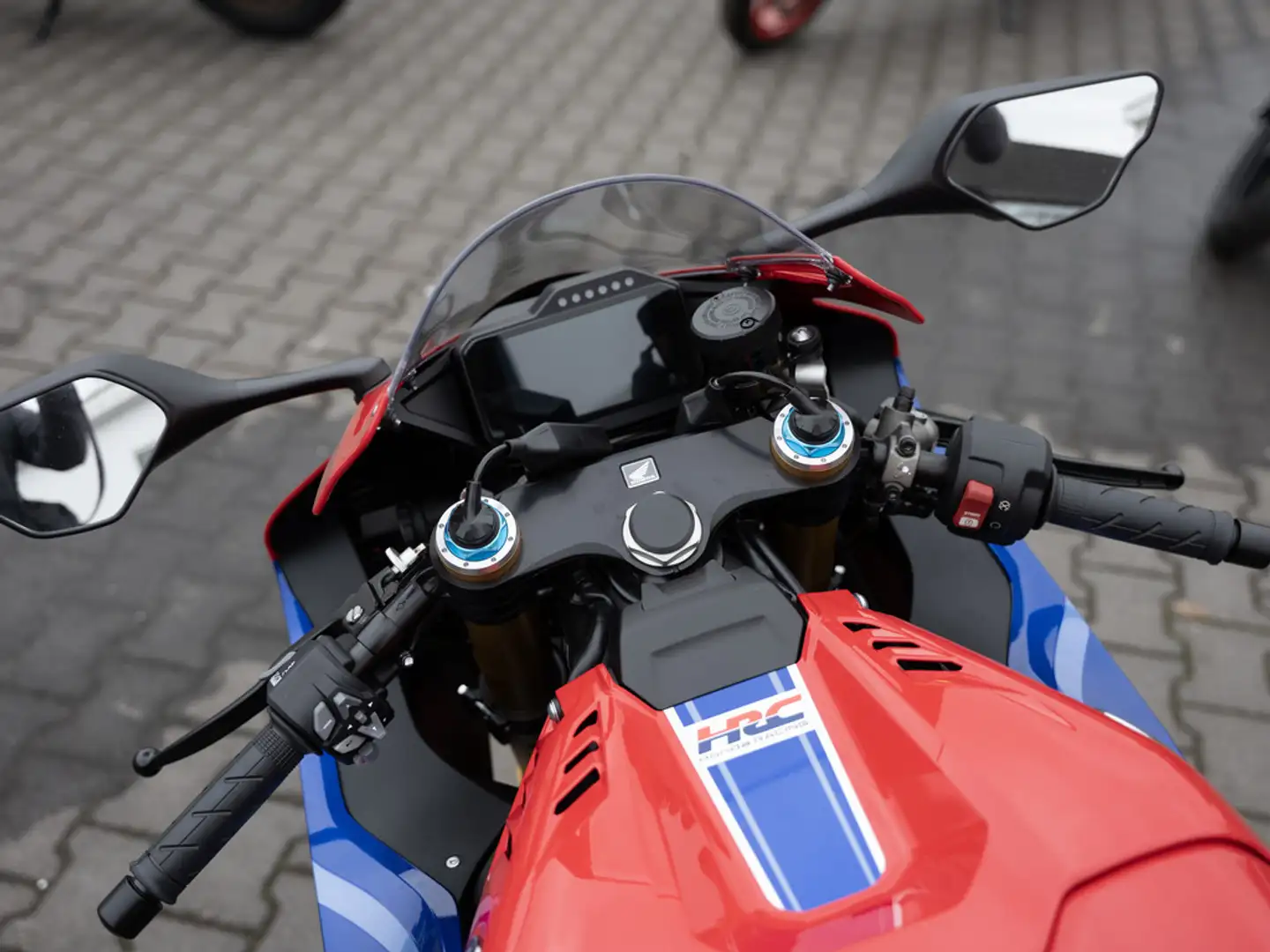 Honda CBR 1000 RR-R Fireblade SP AKRAPOVIC LED Schwarz - 2