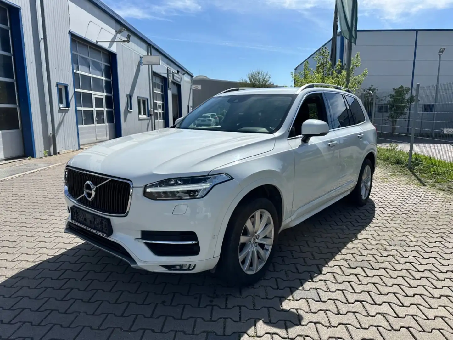 Volvo XC90 Momentum AWD  7 Sitzer Austauschmotor Weiß - 1