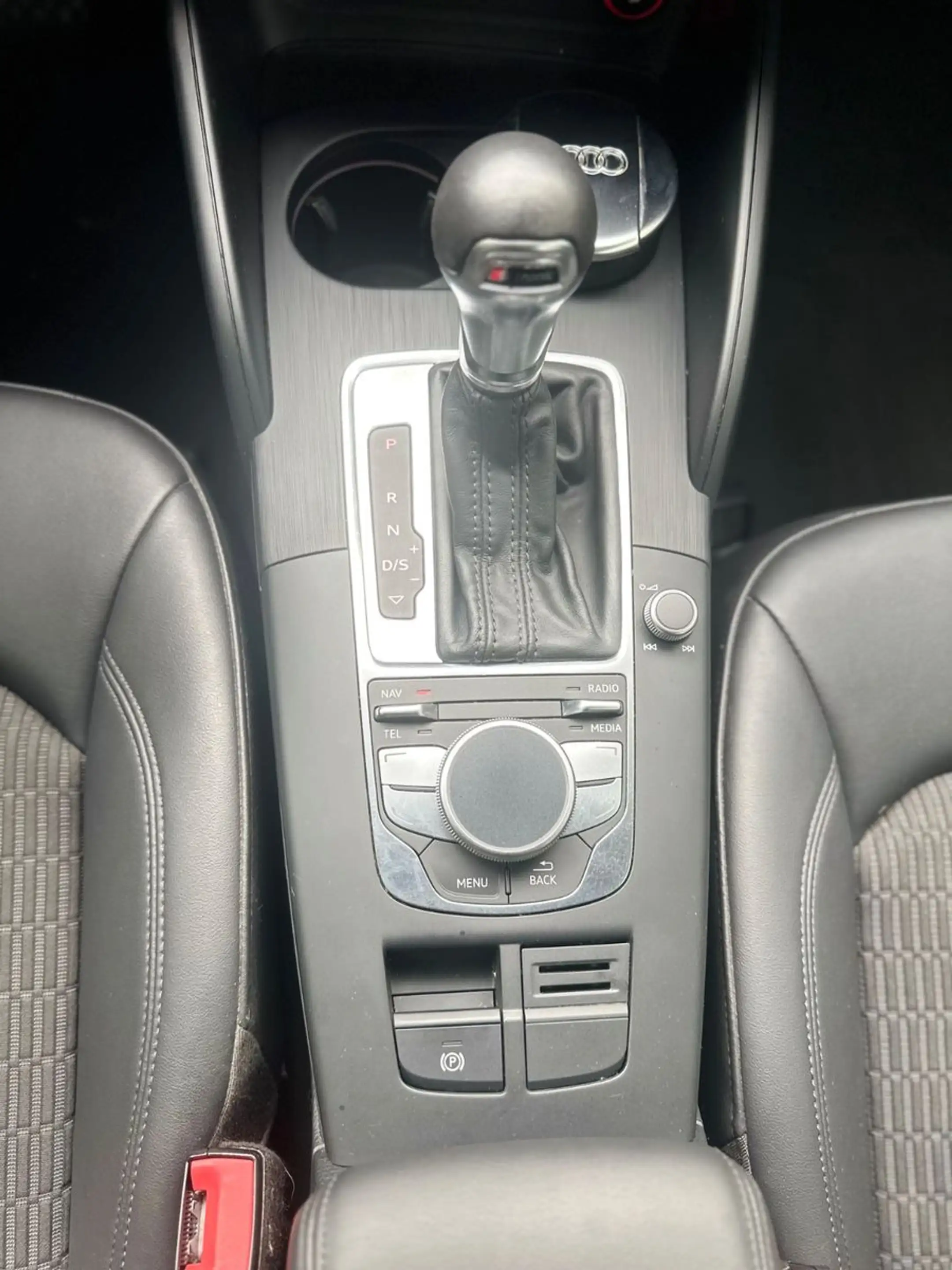 Audi A3 Sportback ambiente 1.6 TDI — photo 7