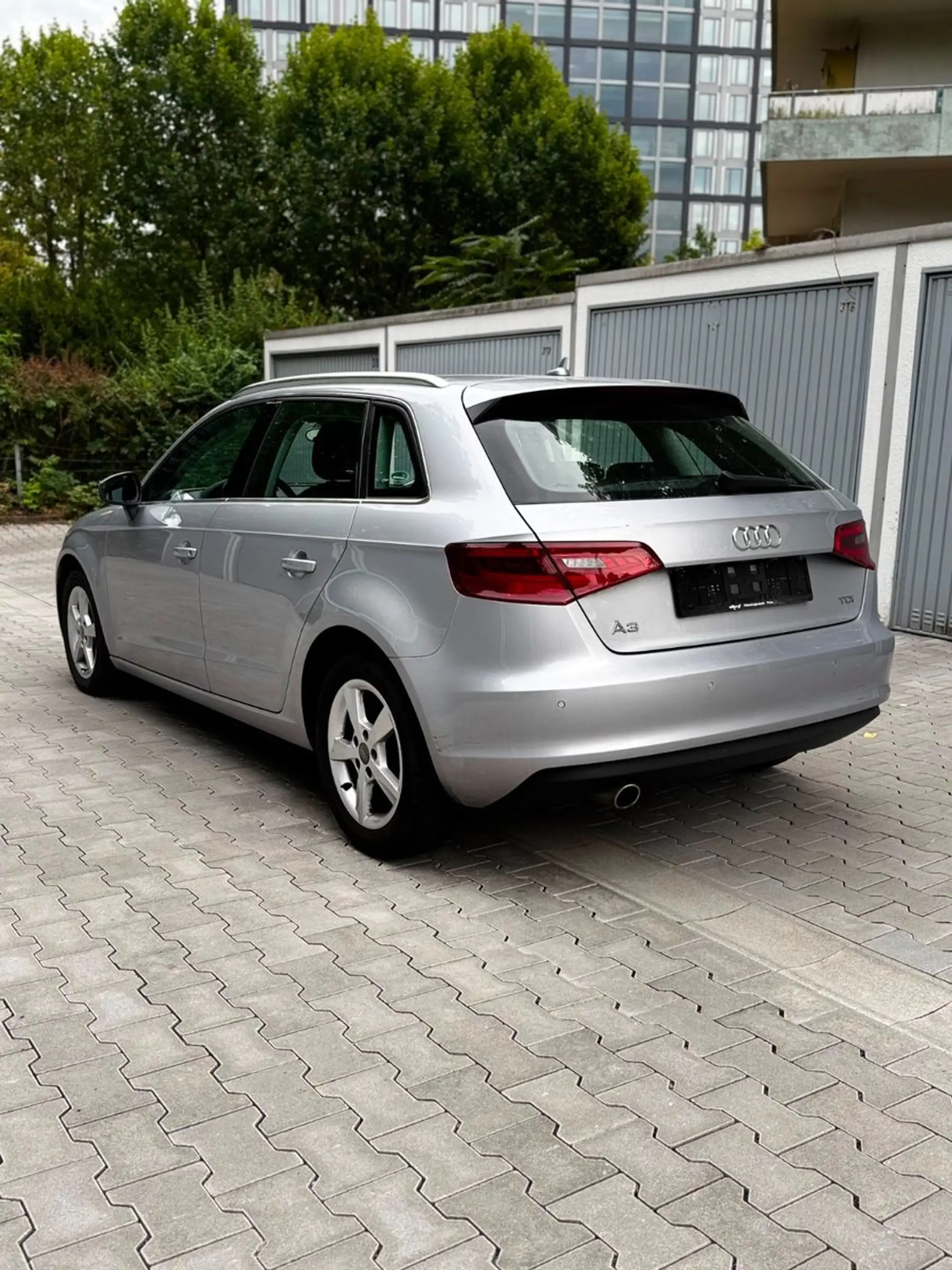 Audi A3 Sportback ambiente 1.6 TDI — photo 3