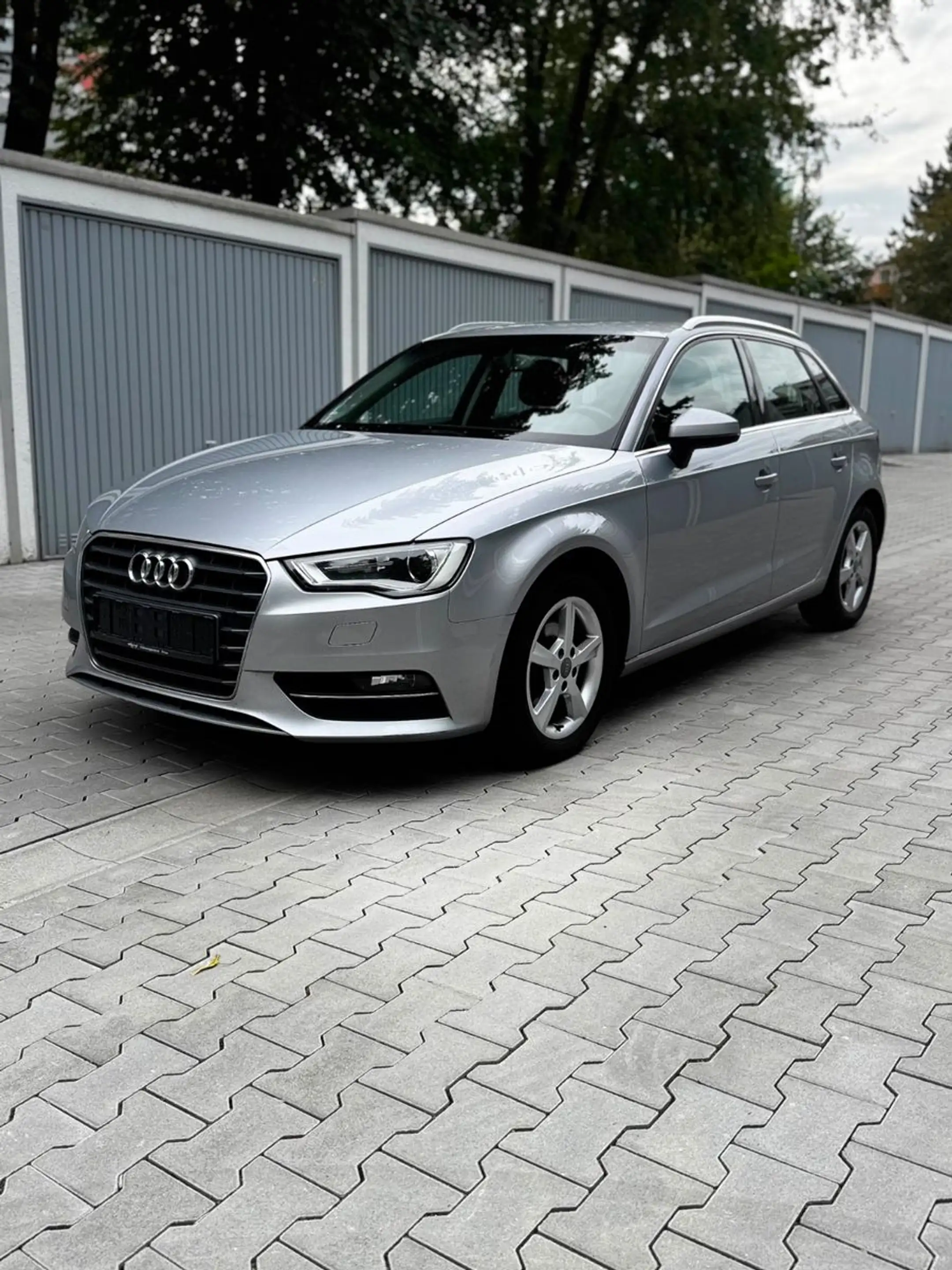 Audi A3 Sportback ambiente 1.6 TDI — photo 2