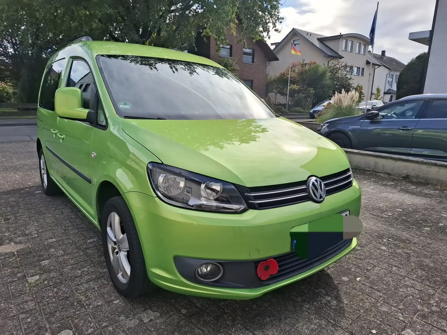 Volkswagen Caddy 2.0 TDI Comfortline AHK/DSG/Tempomat/ Grün - 1