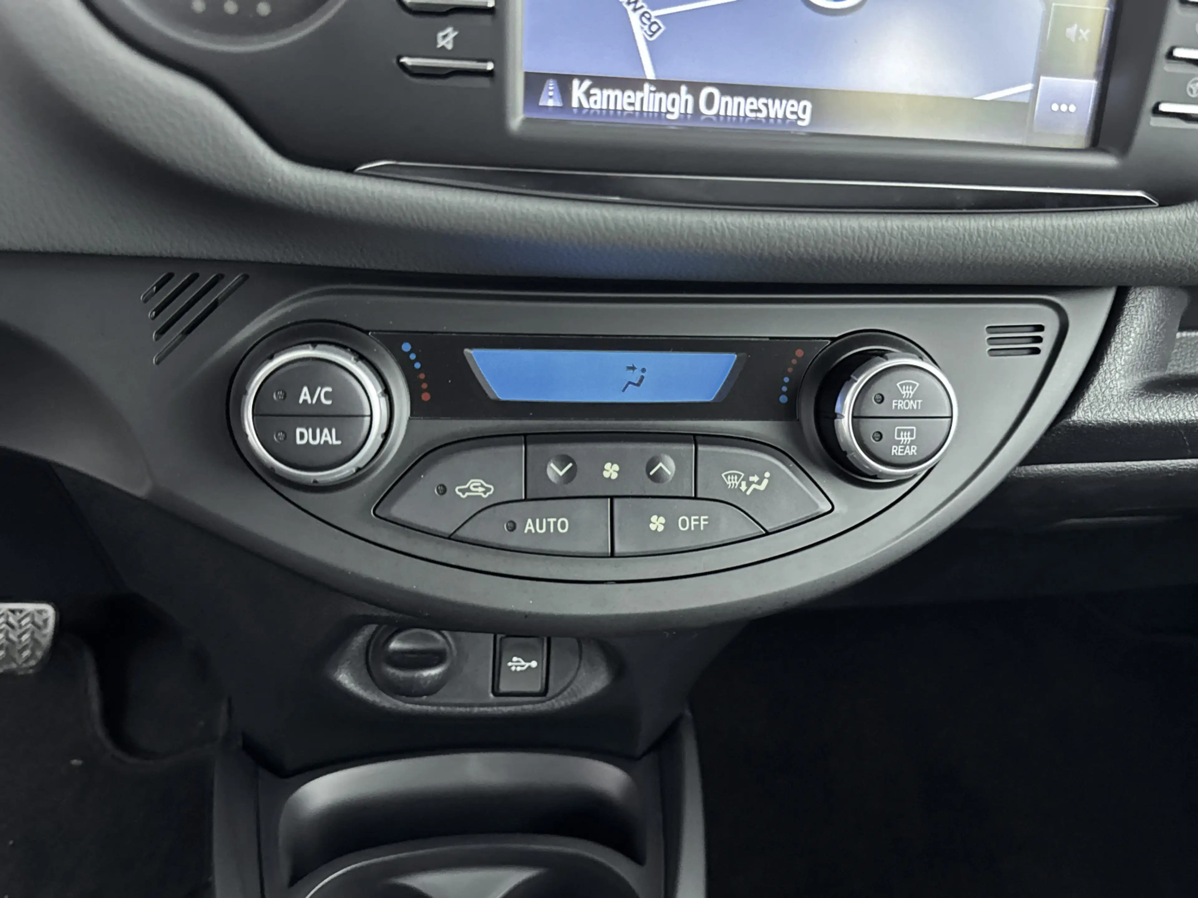 Toyota Yaris 1.5 VVT-i Aspiration — photo 10