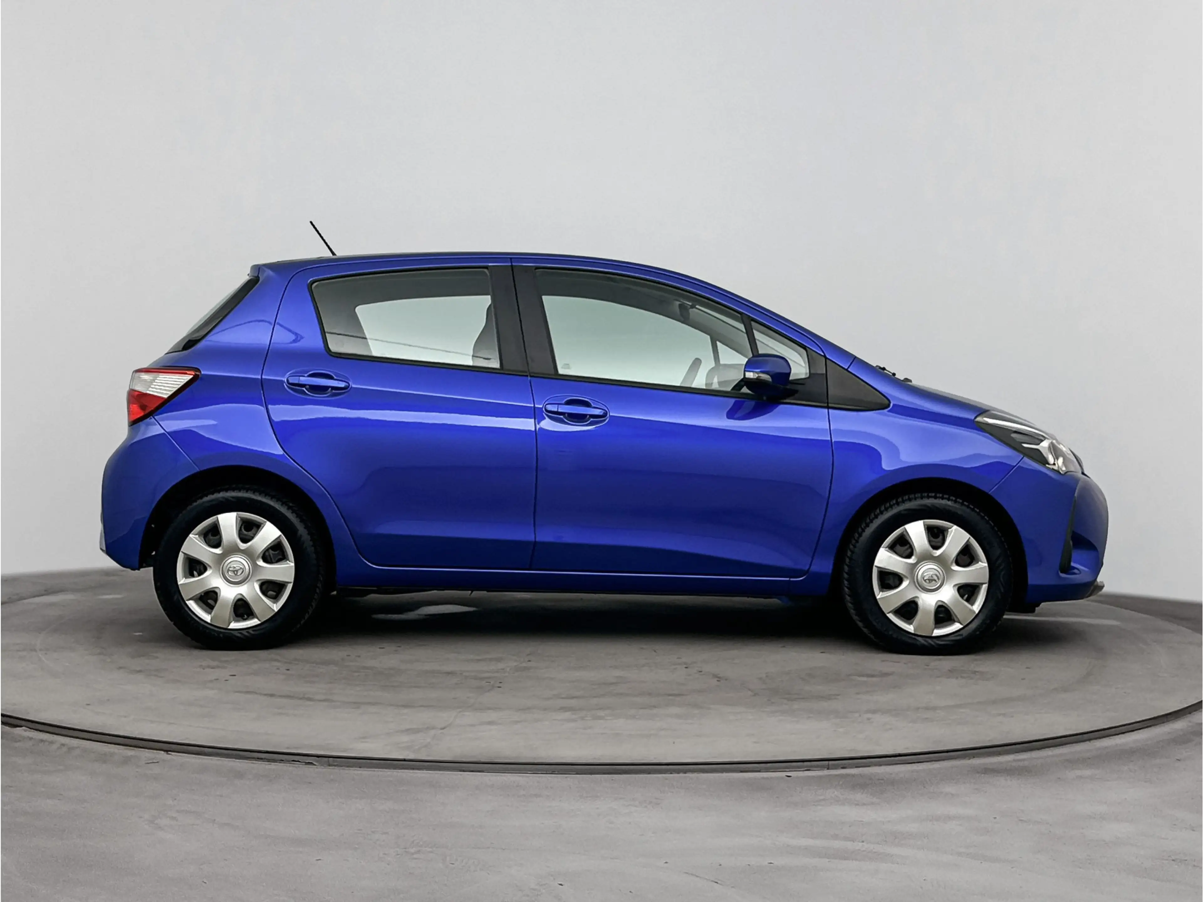Toyota Yaris 1.5 VVT-i Aspiration — photo 12