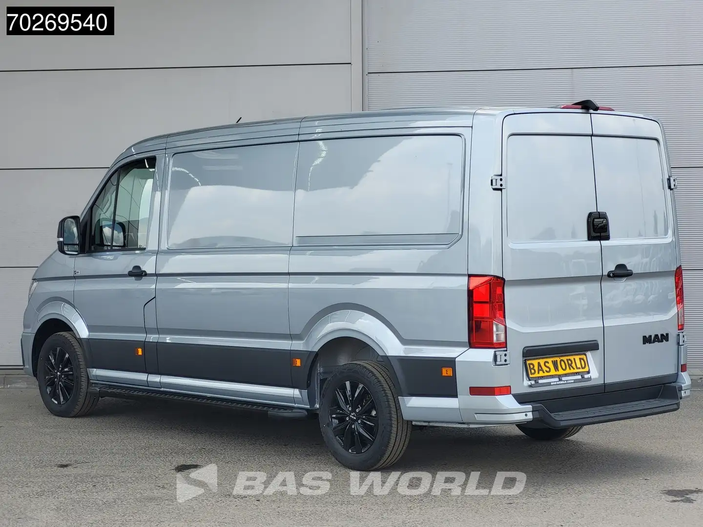 MAN TGE 3.180 Automaat 2025 Black Edition model Facelift L Stříbrná - 2