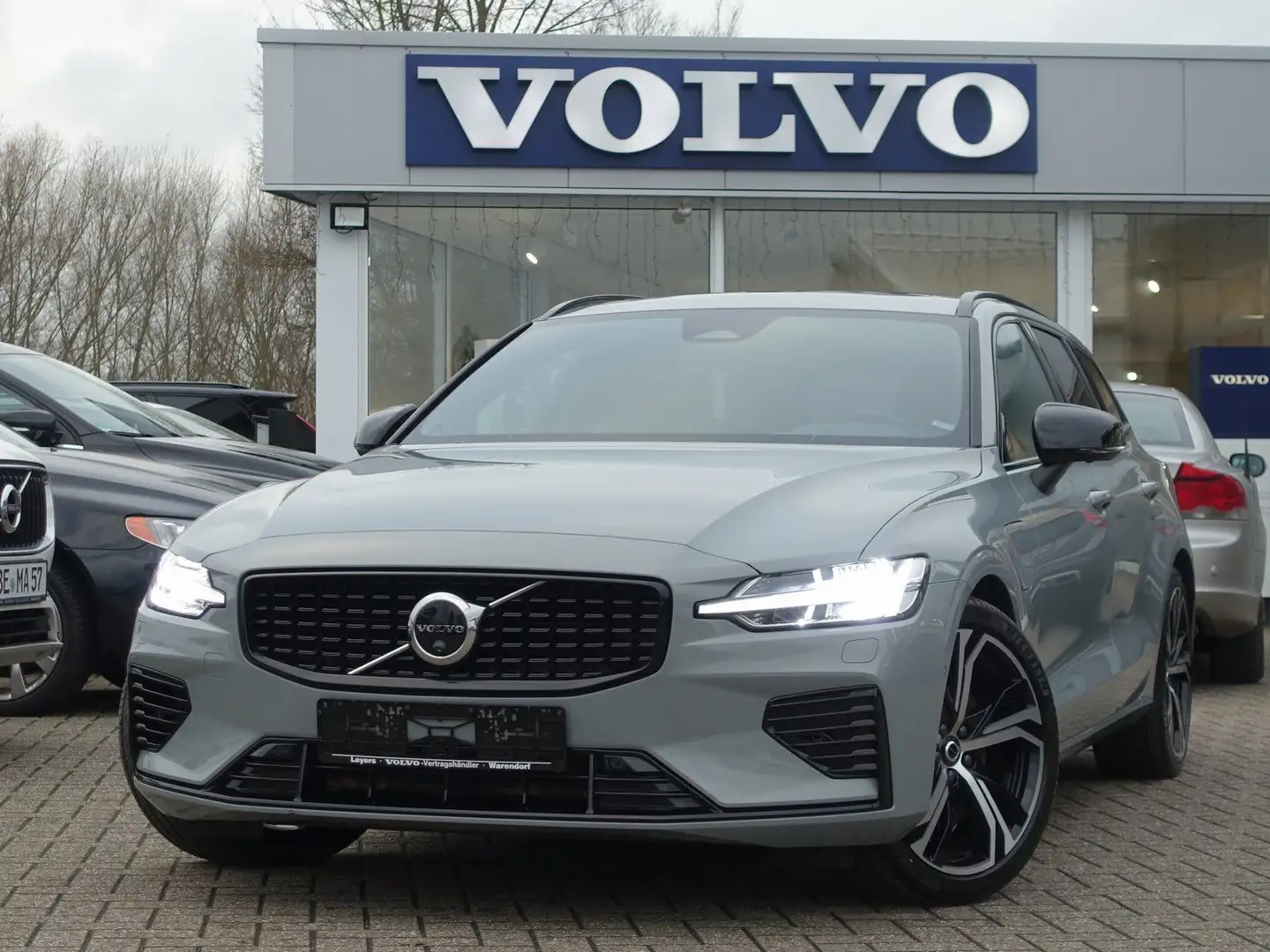 Volvo V60 T6 AWD Plus Dark/360°/H&K/Pano/Memory/BLIS Grau - 1