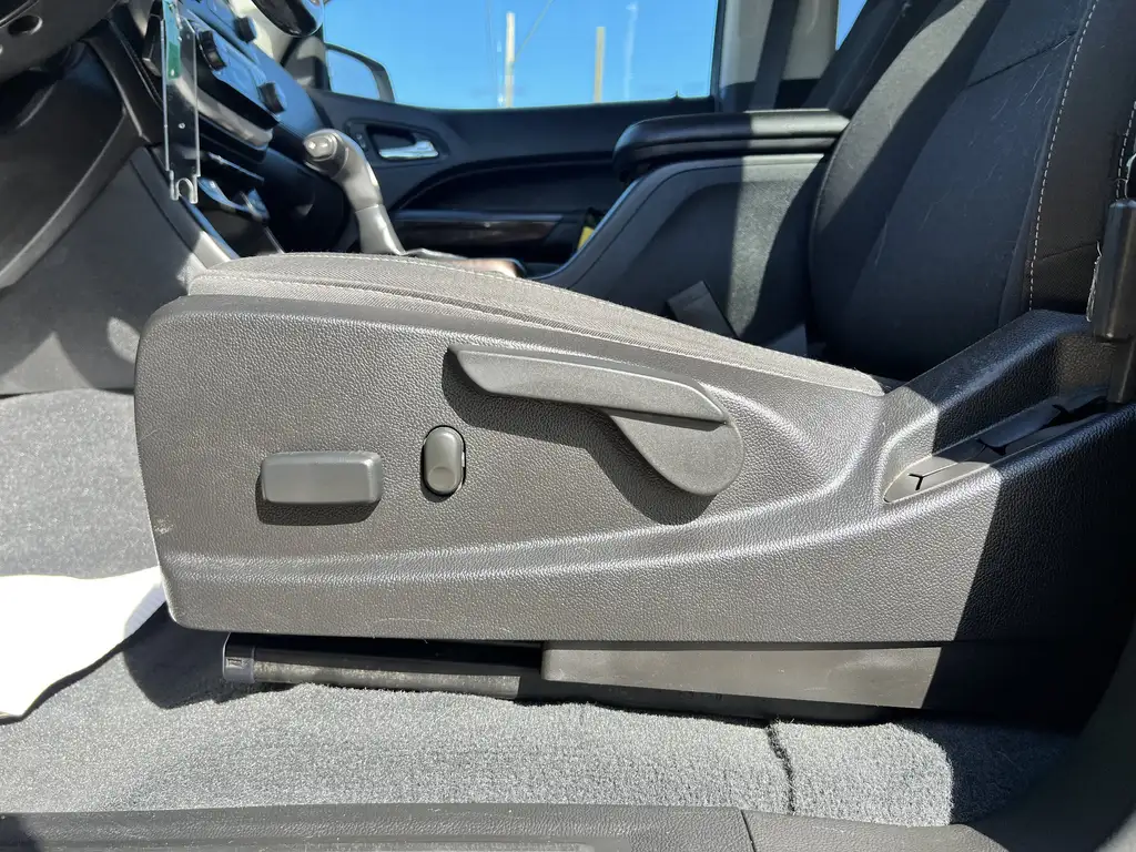 2020 GMC Canyon 4WD SLE CrewCab 128 | CarPlay | Heated Steering Wh — photo 6
