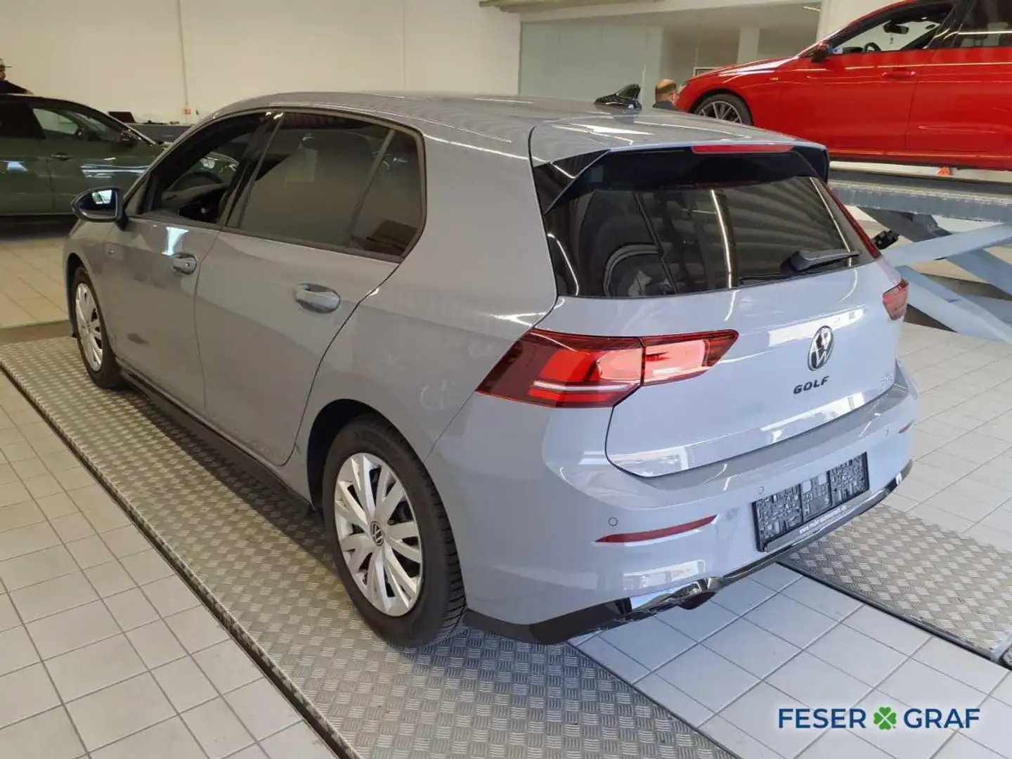 Volkswagen Golf VIII R-Line 1.5 eTSI DSG 150PS Gris - 2