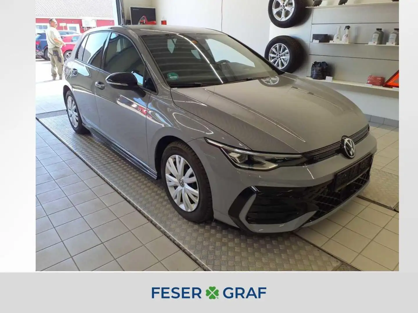 Volkswagen Golf VIII R-Line 1.5 eTSI DSG 150PS Gris - 1