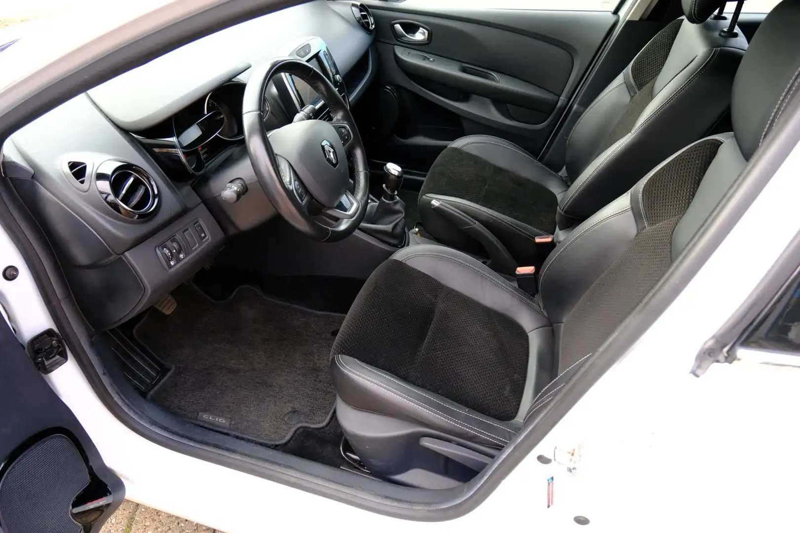 Renault Clio Estate 1.2 TCe Intens Navi|LED|Clima|ParkAssist|LM Wit - 2