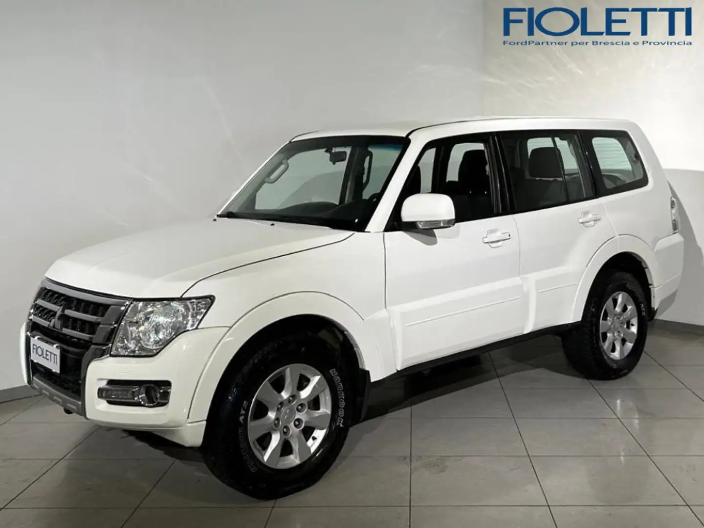 Mitsubishi Pajero Pajero 3.2 DI-D 16V aut. 5p. Instyle DPF Blanc - 1