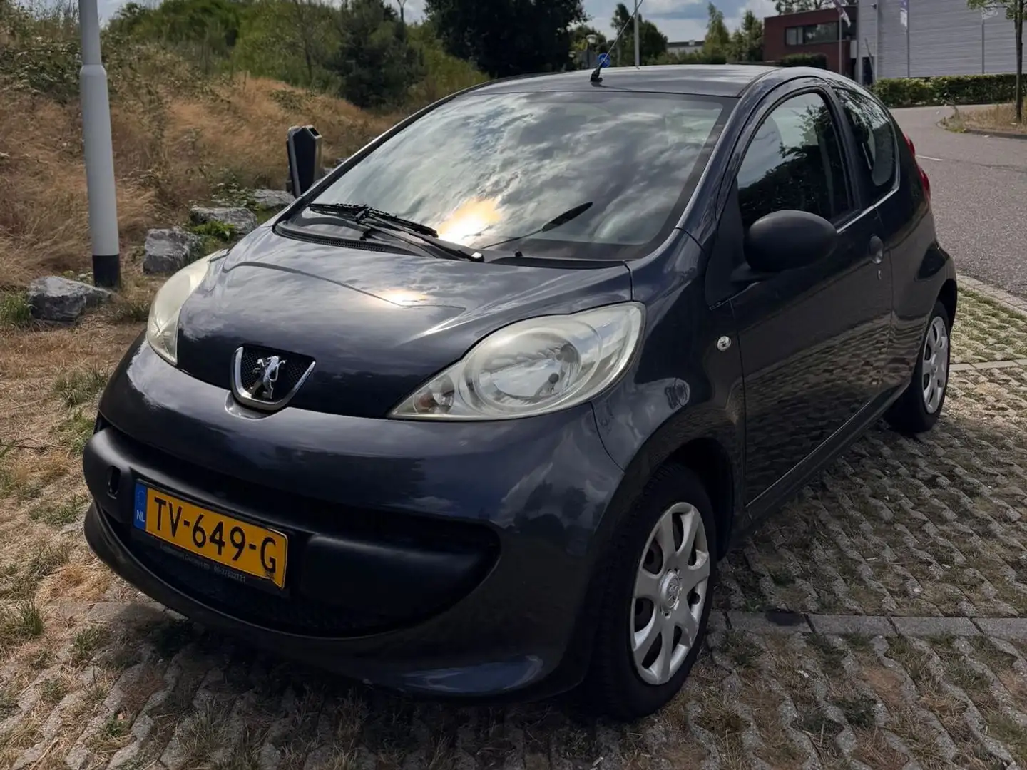 Peugeot 107 107 1.0-12V XR Grijs - 1