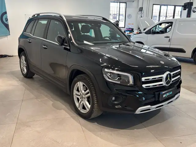 Mercedes-Benz GLB view 3
