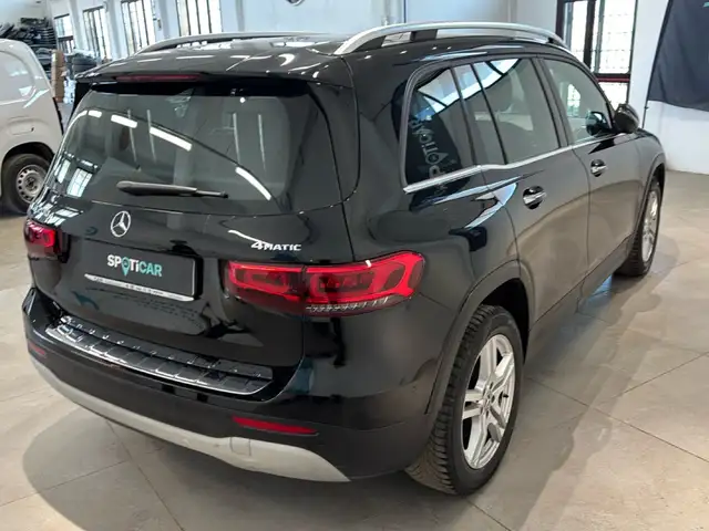 Mercedes-Benz GLB view 4