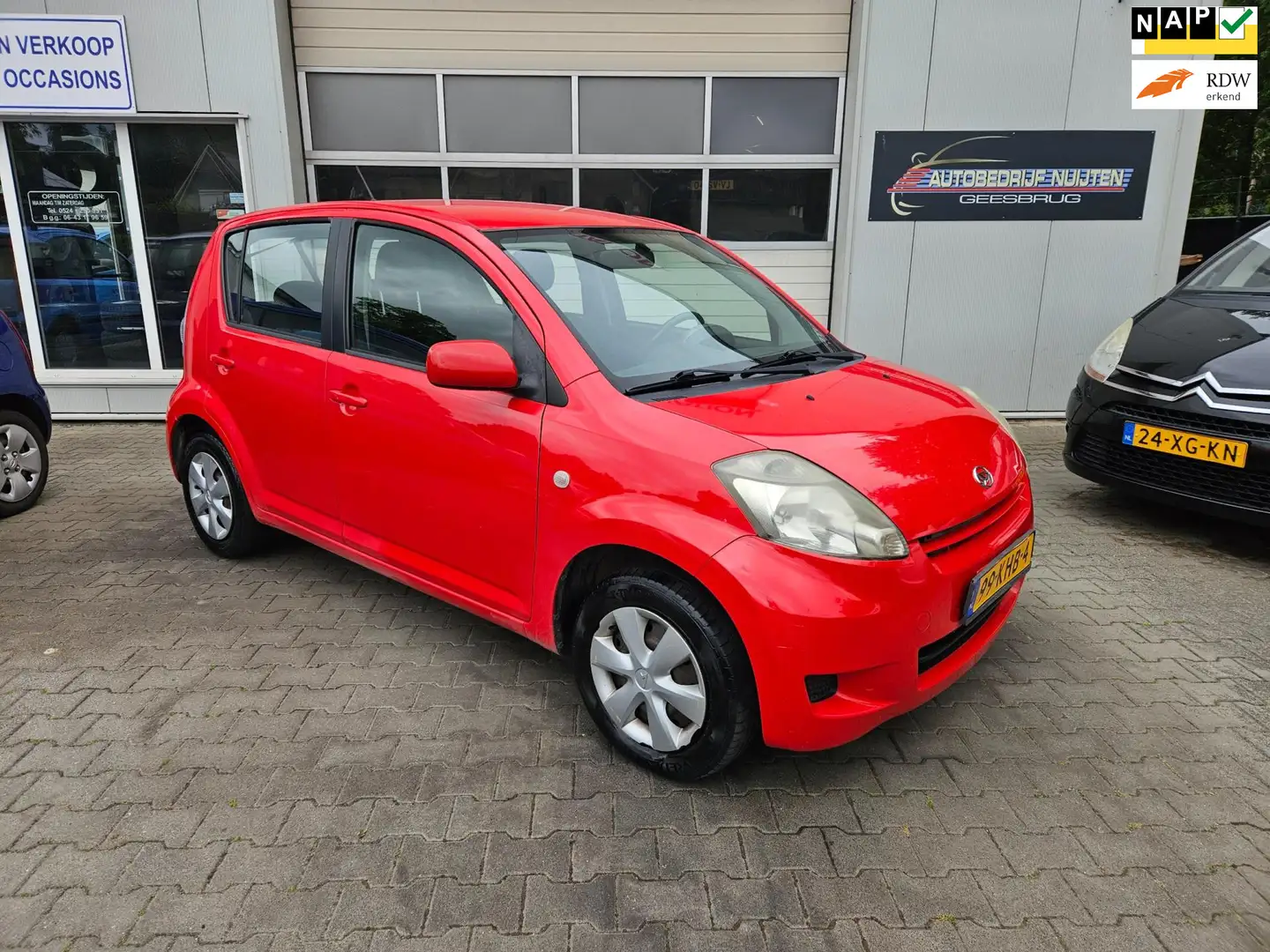 Daihatsu Sirion 2 1.0-12V Premium AIRCO..5-DEURS Rood - 1