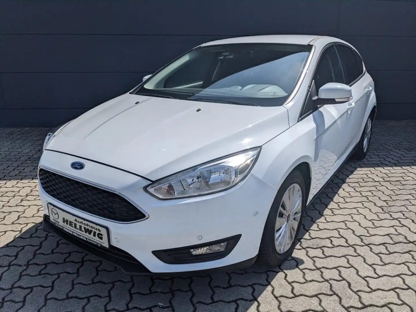 Ford Focus 1.0l Business AHK Kamera Navi Sitzheizung Weiß - 2