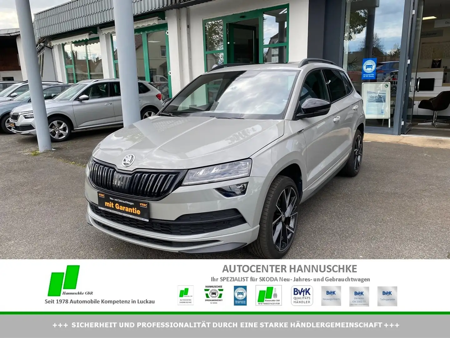 Skoda Karoq 2.0 TSI DSG 4x4 Sportline PANO/AHK/NAV/VLED/BSA Grau - 1