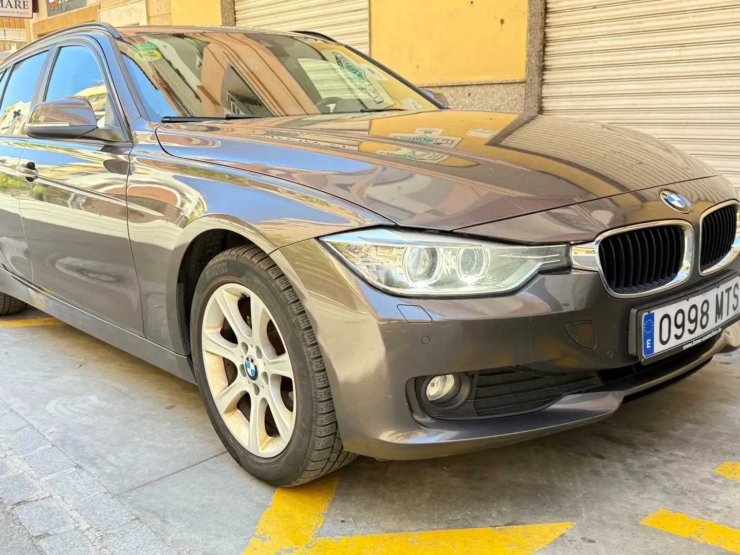 BMW 320 320dA - 1