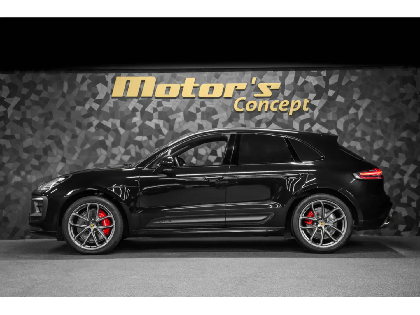 Porsche Macan III GTS Schwarz - 2