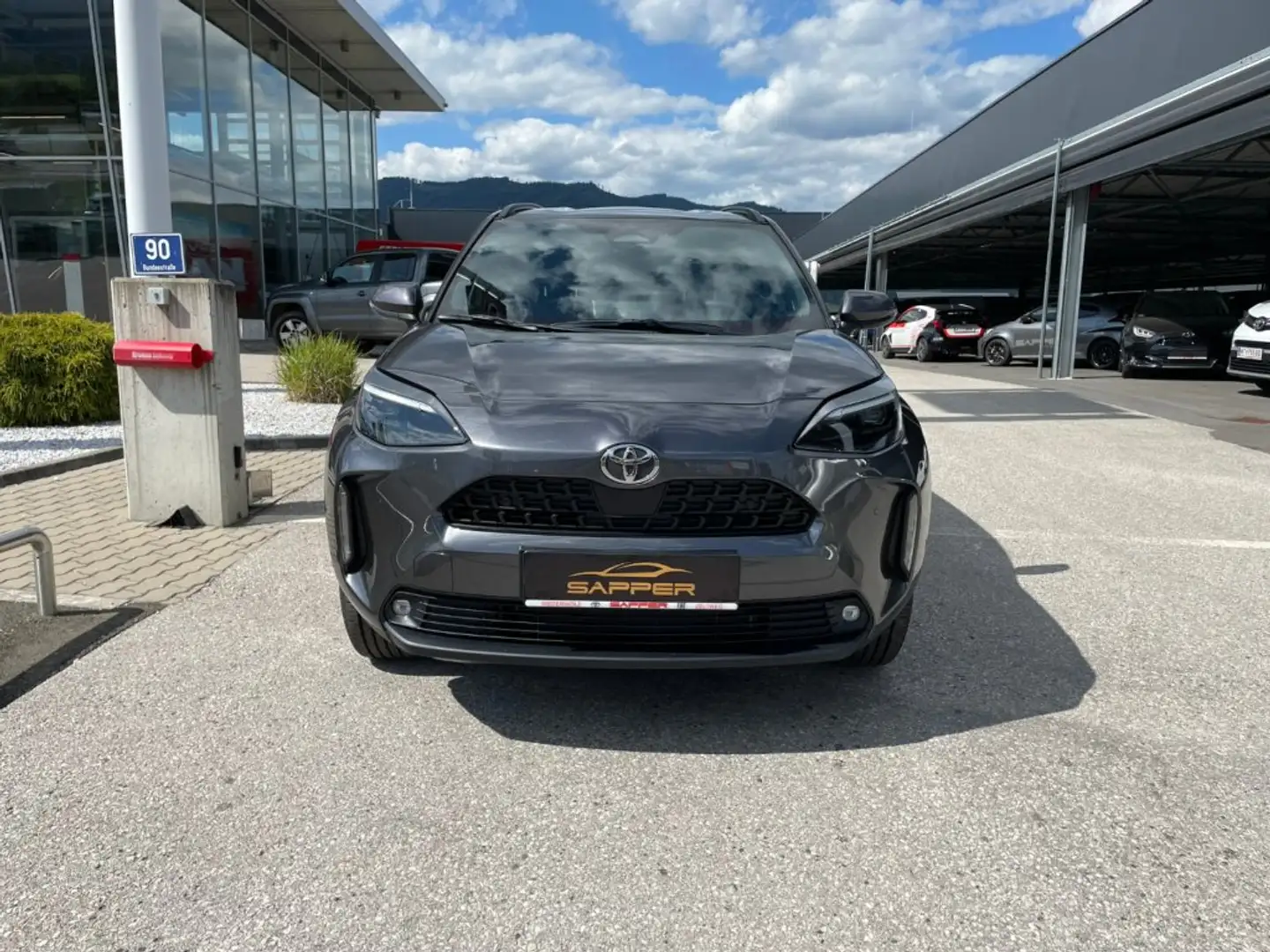 Toyota Yaris Cross SUV, 5-türig Active Drive 1,5 VVT-i Hy Grau - 2