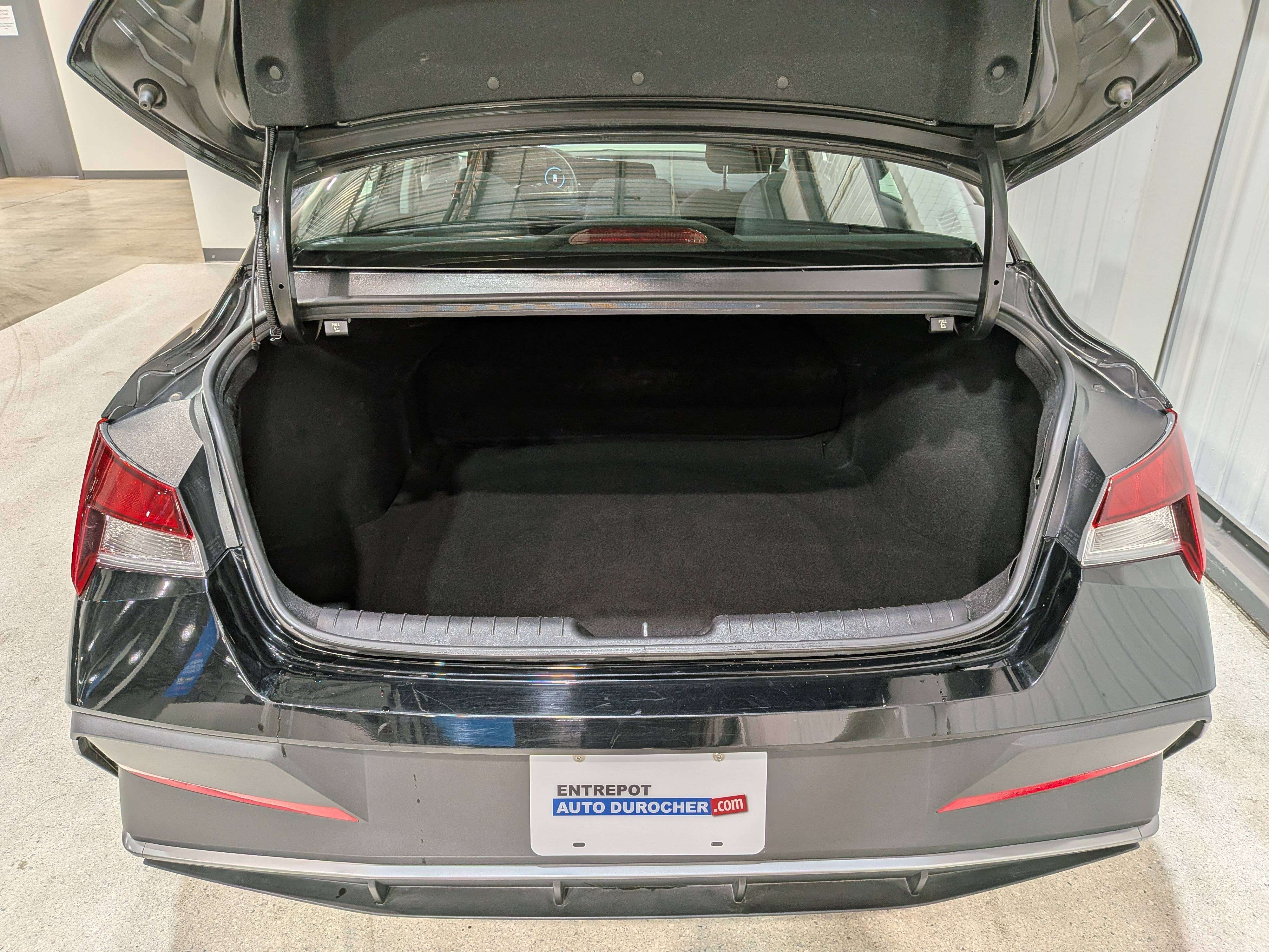 Hyundai Elantra 2025
