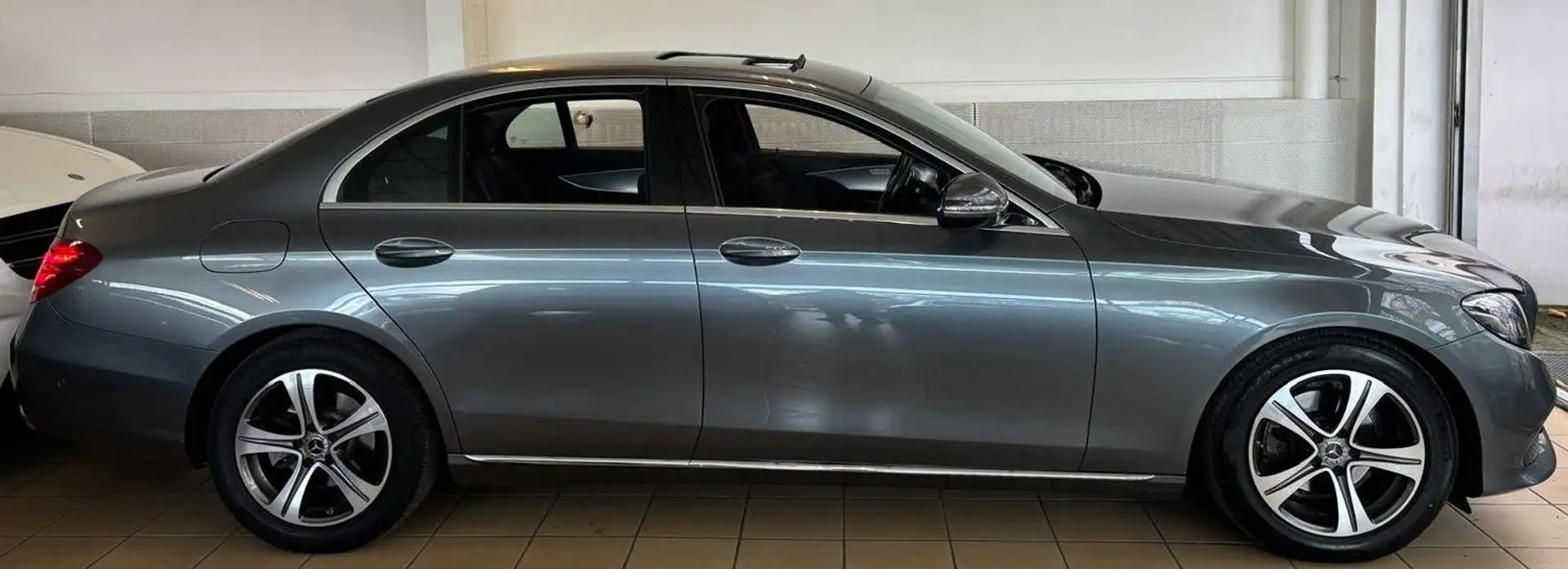 Mercedes-Benz E 220 d Avantgarde LED Burmester Kamera Ambiente ALU SHD Grau - 2