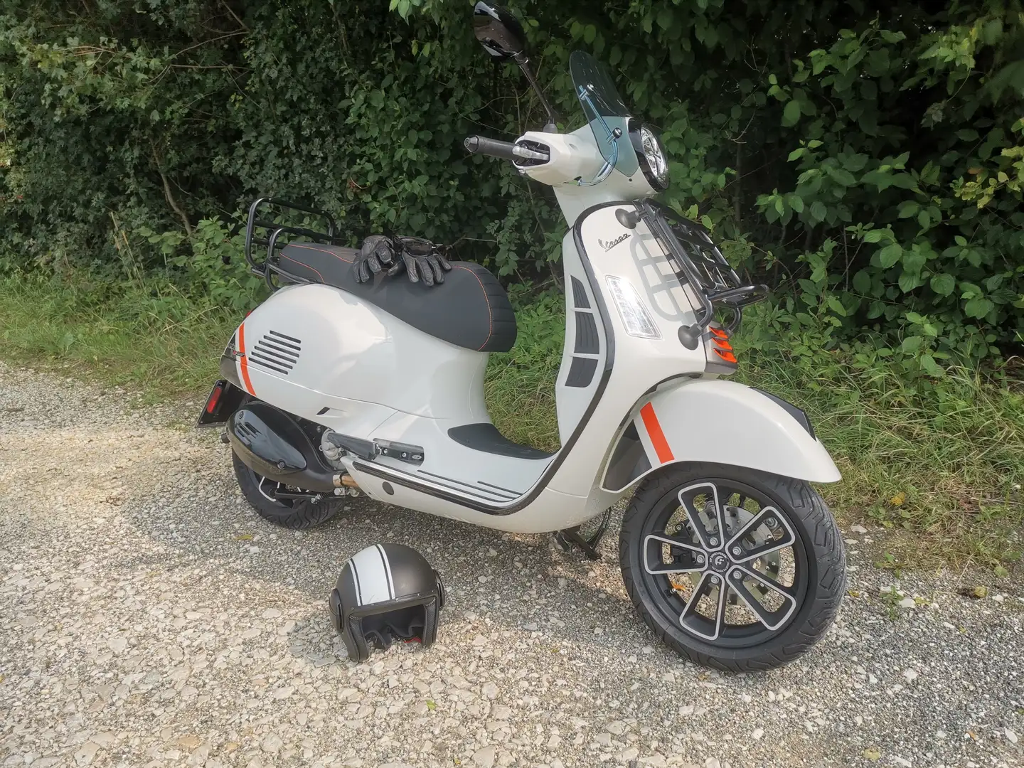 Vespa GTS Super Sport 300 Wit - 1