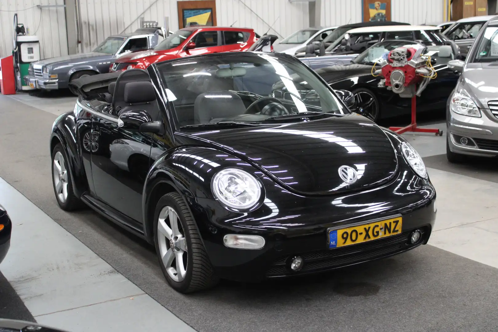 Volkswagen New Beetle Cabriolet 2.0 Highline Automaat Airco, Stoelverwar Zwart - 2