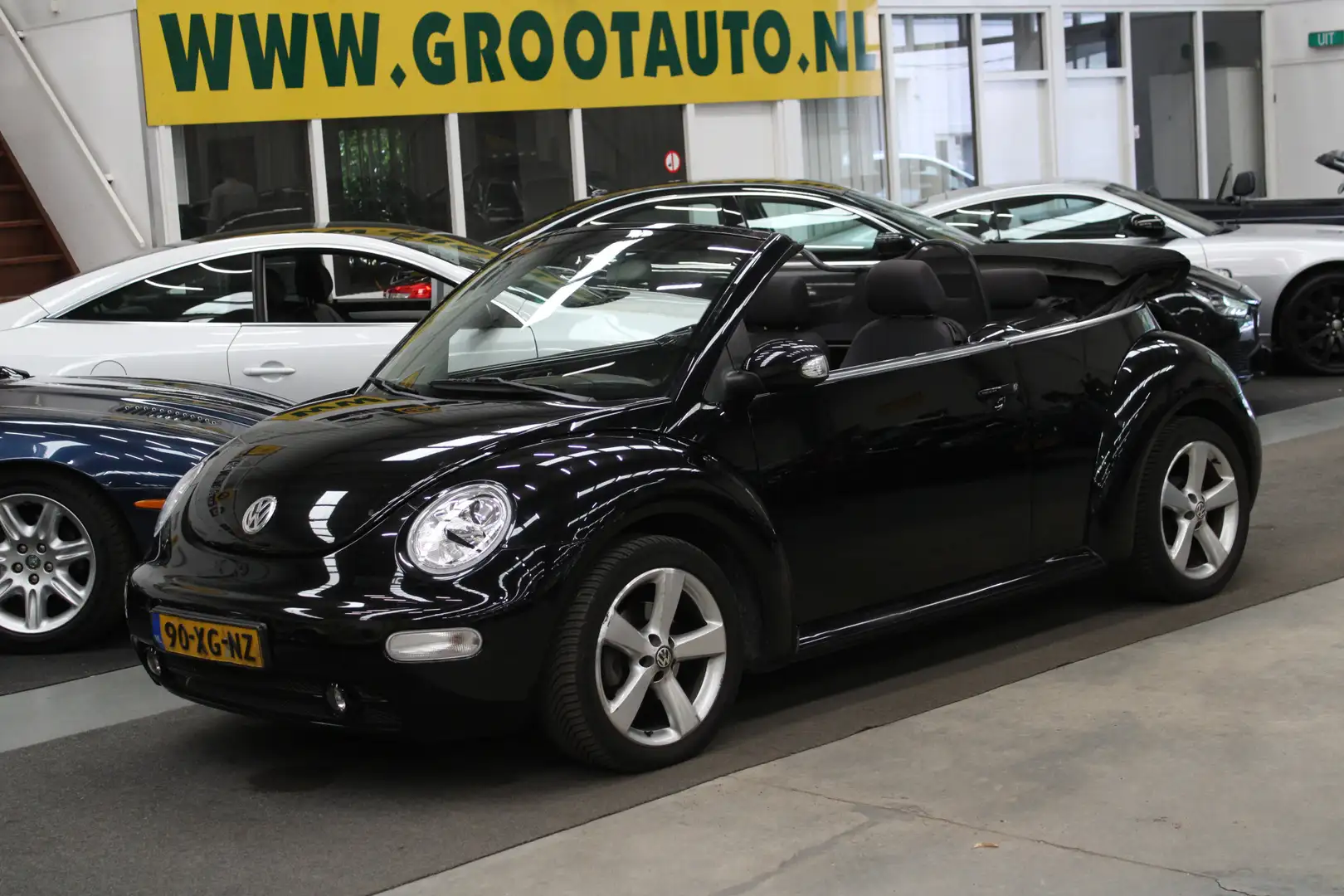 Volkswagen New Beetle Cabriolet 2.0 Highline Automaat Airco, Stoelverwar Zwart - 1