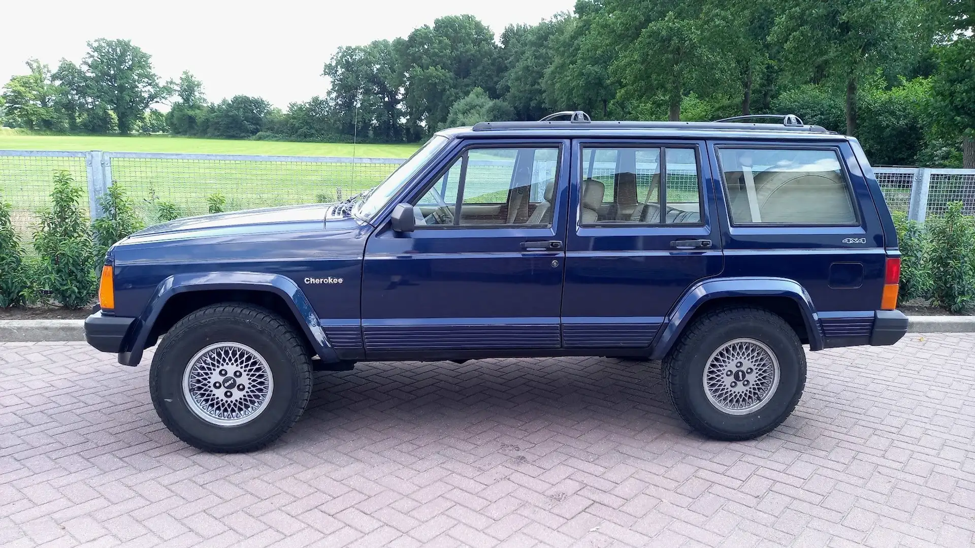 Jeep Cherokee 4.0 Limited Blauw - 1