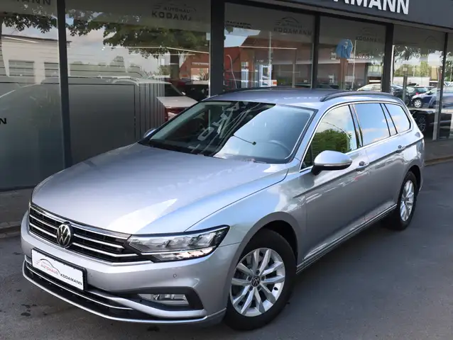 Volkswagen Passat view 2