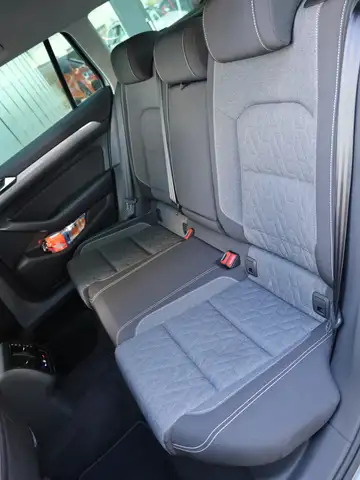 Volkswagen Passat view 13