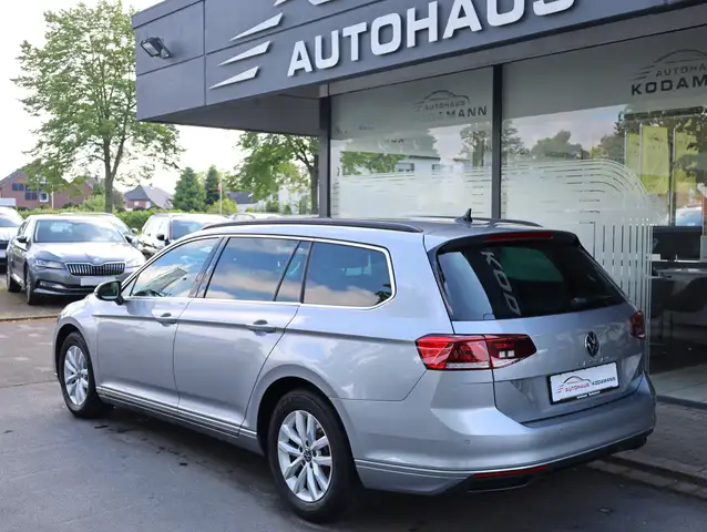 Volkswagen Passat view 6