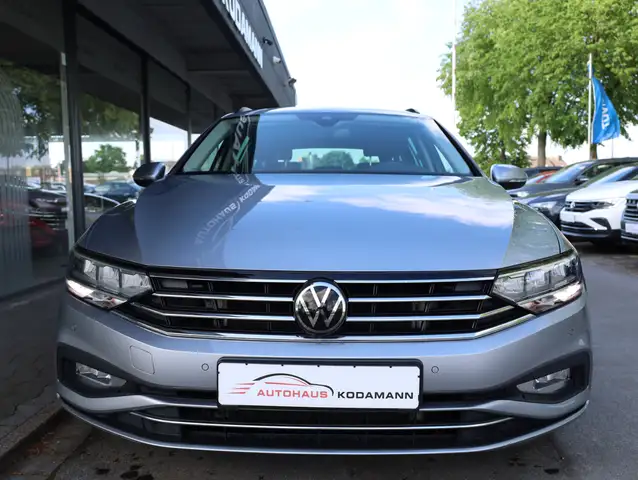 Volkswagen Passat view 4