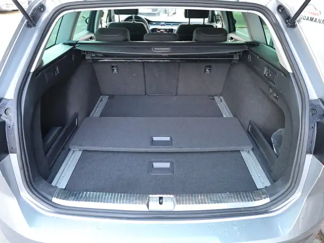 Volkswagen Passat view 9