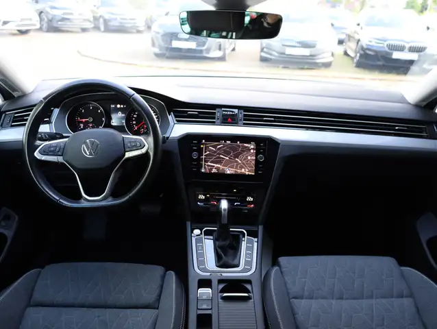 Volkswagen Passat view 14