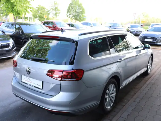 Volkswagen Passat view 10