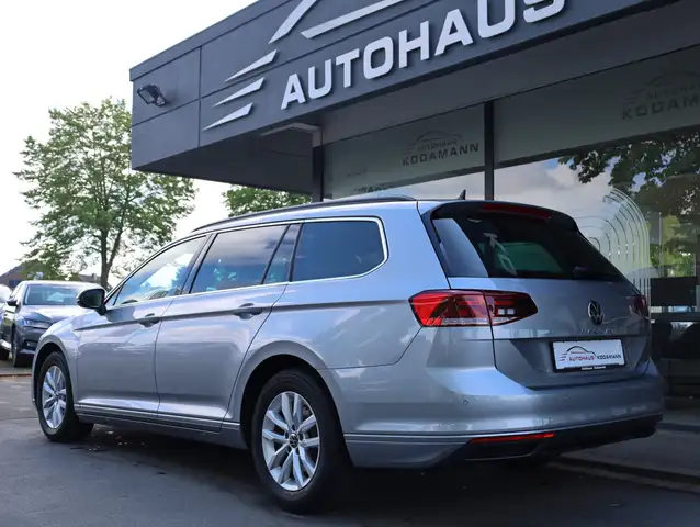 Volkswagen Passat view 7