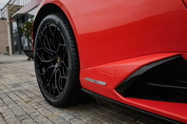 Lamborghini Huracan view 5