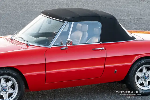 Alfa Romeo Spider view 14