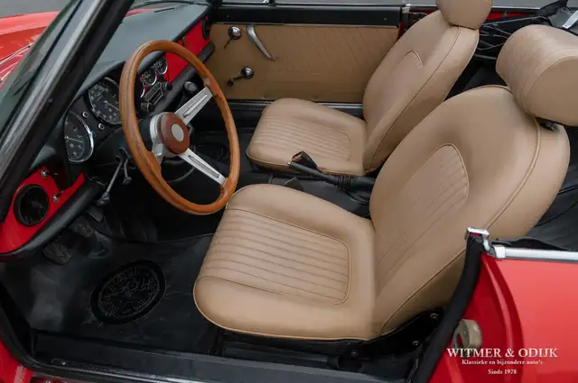 Alfa Romeo Spider view 4