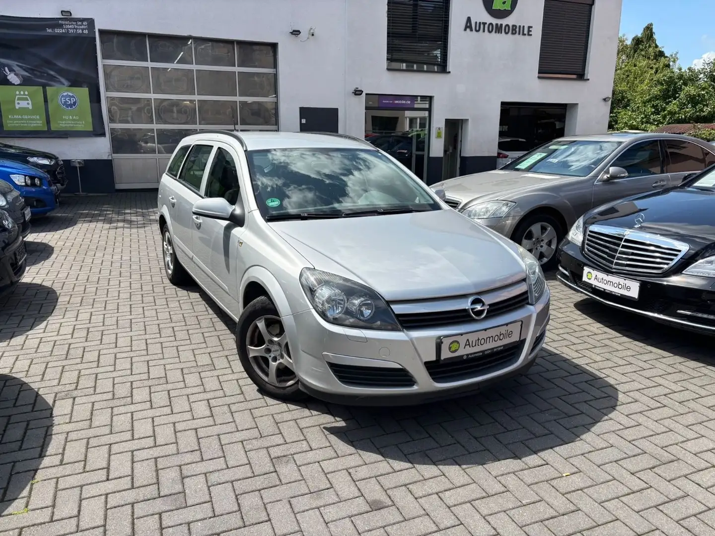 Opel Astra H Caravan Edition*NAVI*SHZ*TEMP*AHK*EXPORT Zilver - 1