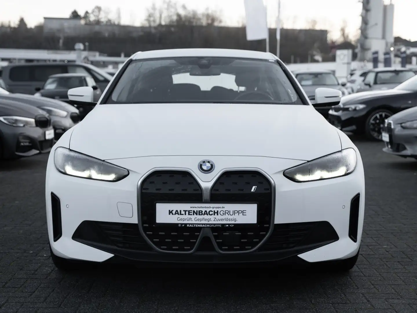 BMW i4 eDrive 35 Gran Coupe AHK LED NAVI KAMERA Weiß - 2