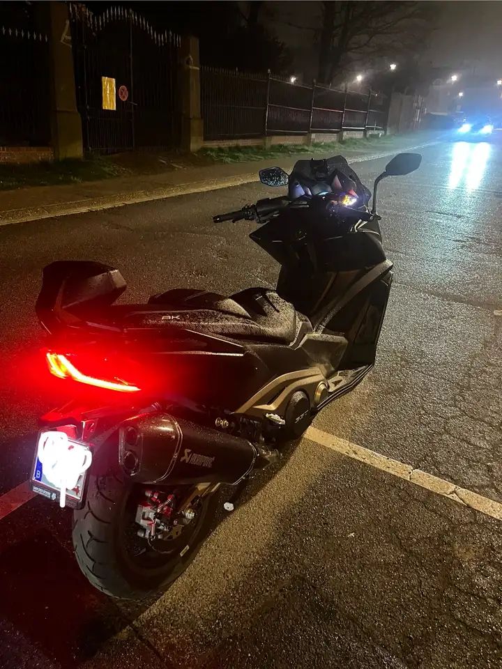 Kymco AK 550