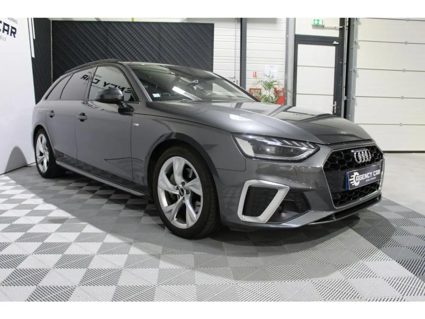 Audi A4 2.0 40 TFSI - 204 - BV S-tronic BREAK S line - TOIT OUVRANT - SUIVI Gris - 2