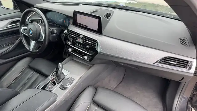 BMW 5 Series view 10